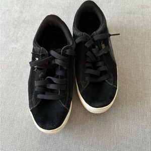 PUMA soft foam black sneakers, size women’s 6.5.